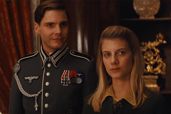 Khán giả xem Inglourious Basterds sẽ hoàn toàn bất ngờ về cái kết của phim