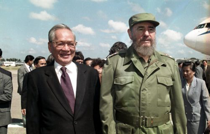 Dai-tuong-cung-chu-tich-cucba Fidel Castro