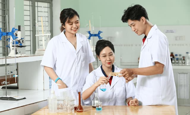 thi-b00-co-vao-duoc-nganh-xet-nghiem-khong